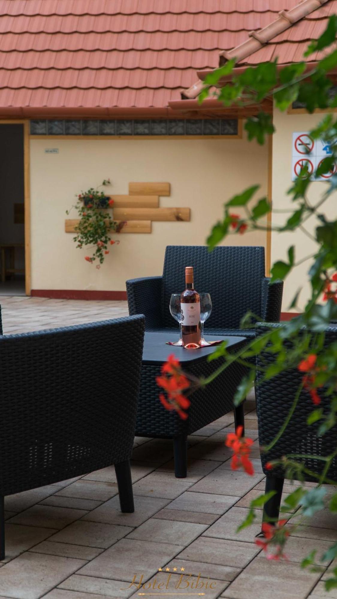 Hotel Bibic Es Tueskevar Etterem Es Horgaszto Nyíregyháza المظهر الخارجي الصورة