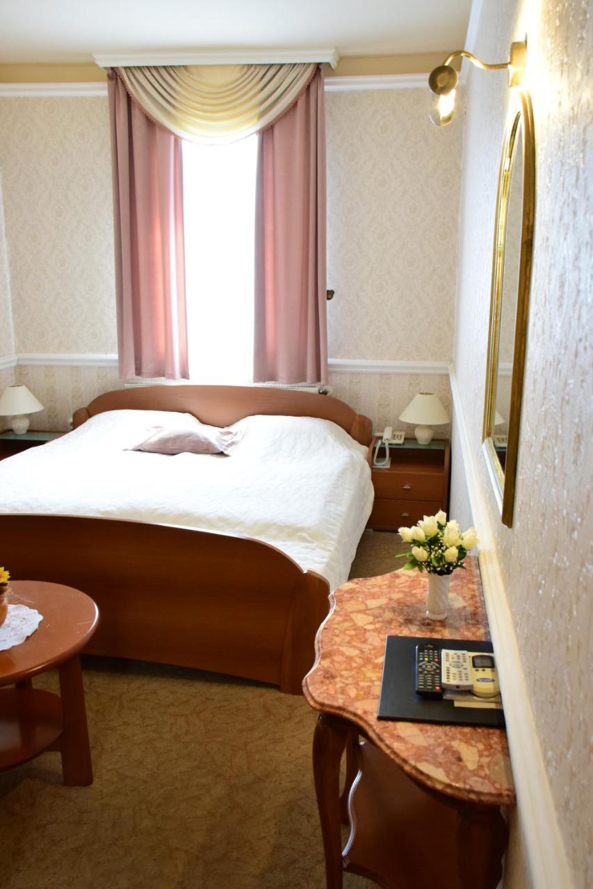 Hotel Bibic Es Tueskevar Etterem Es Horgaszto Nyíregyháza المظهر الخارجي الصورة