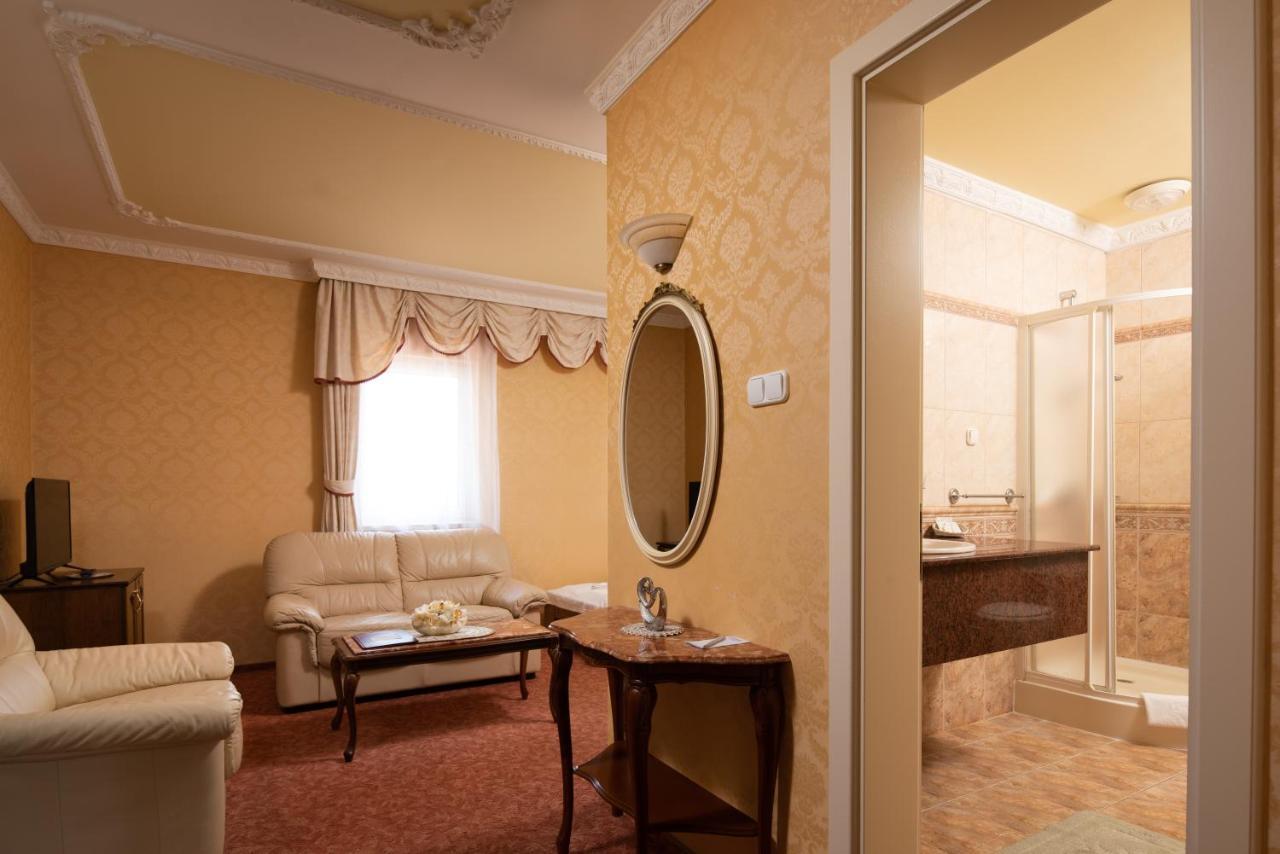 Hotel Bibic Es Tueskevar Etterem Es Horgaszto Nyíregyháza المظهر الخارجي الصورة