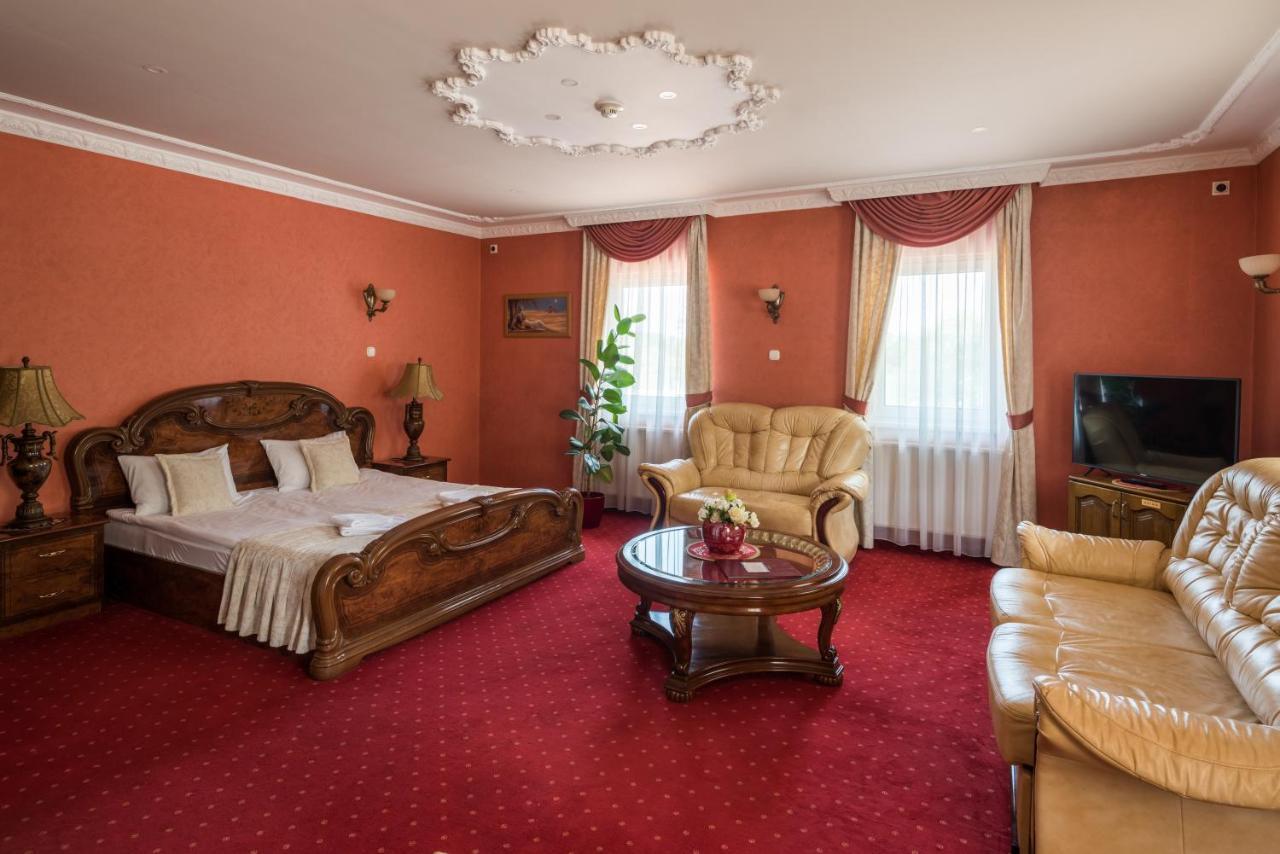 Hotel Bibic Es Tueskevar Etterem Es Horgaszto Nyíregyháza المظهر الخارجي الصورة