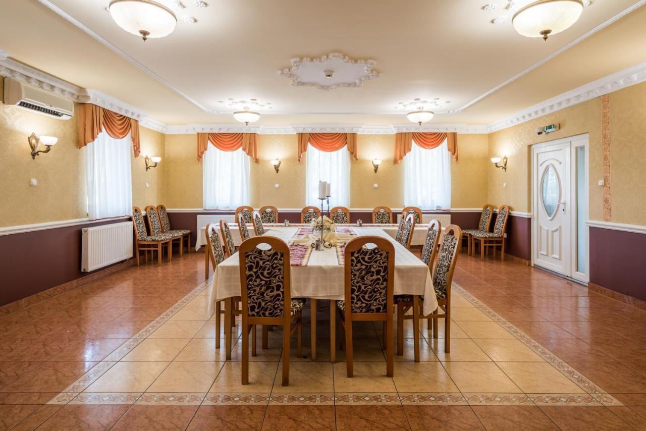 Hotel Bibic Es Tueskevar Etterem Es Horgaszto Nyíregyháza المظهر الخارجي الصورة