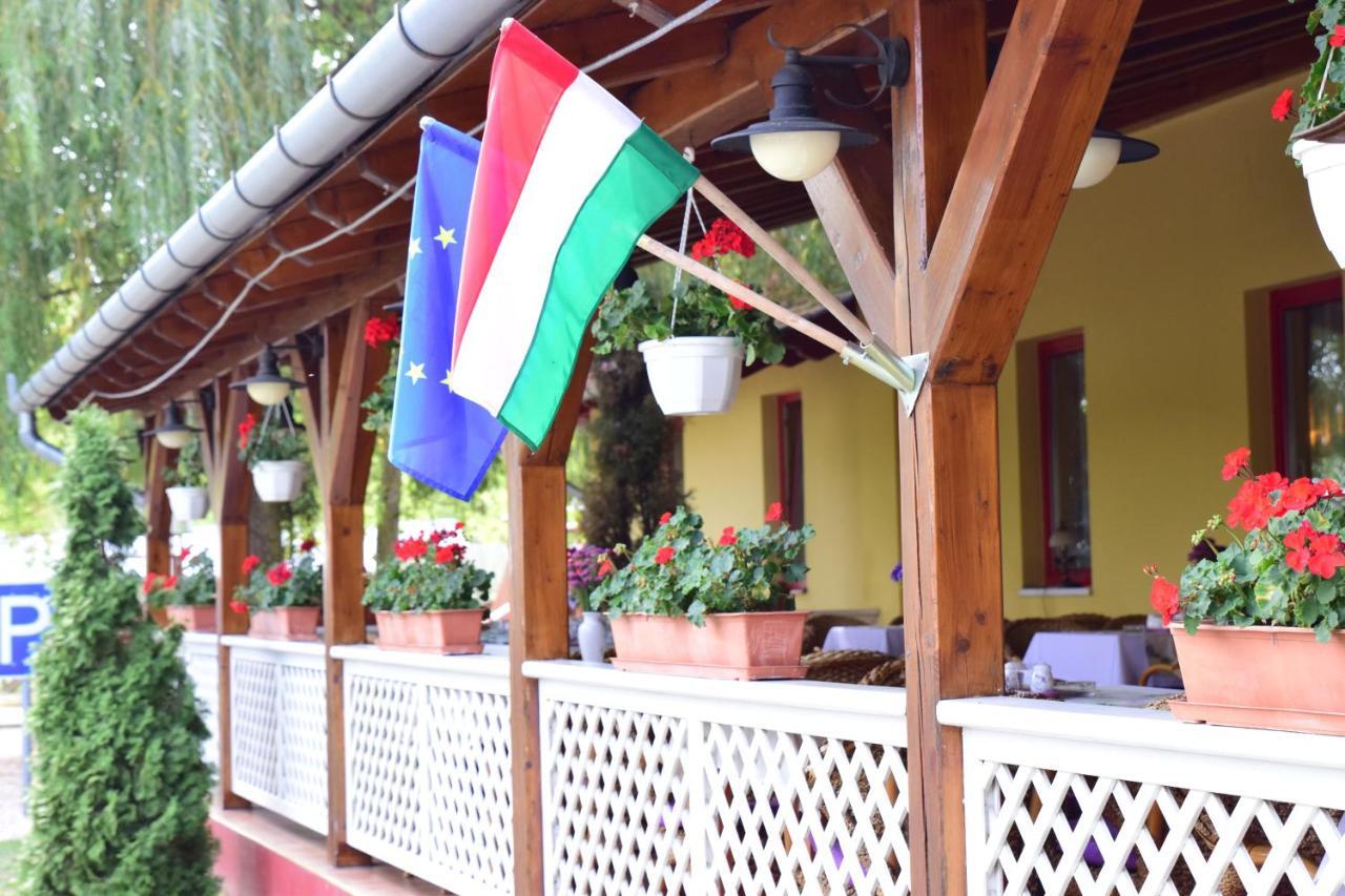 Hotel Bibic Es Tueskevar Etterem Es Horgaszto Nyíregyháza المظهر الخارجي الصورة