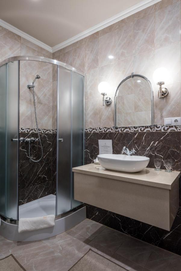 Hotel Bibic Es Tueskevar Etterem Es Horgaszto Nyíregyháza المظهر الخارجي الصورة