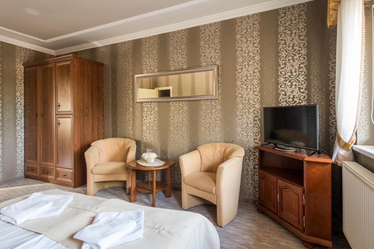 Hotel Bibic Es Tueskevar Etterem Es Horgaszto Nyíregyháza المظهر الخارجي الصورة